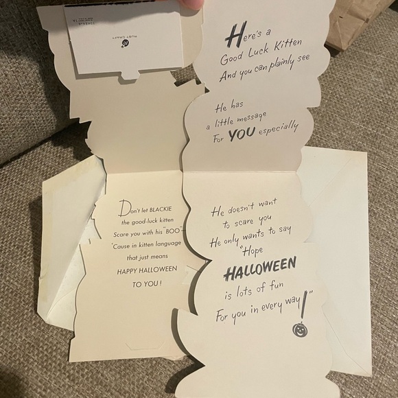 Vintage Halloween greeting cards - fuzzy black cat - Picture 2 of 2